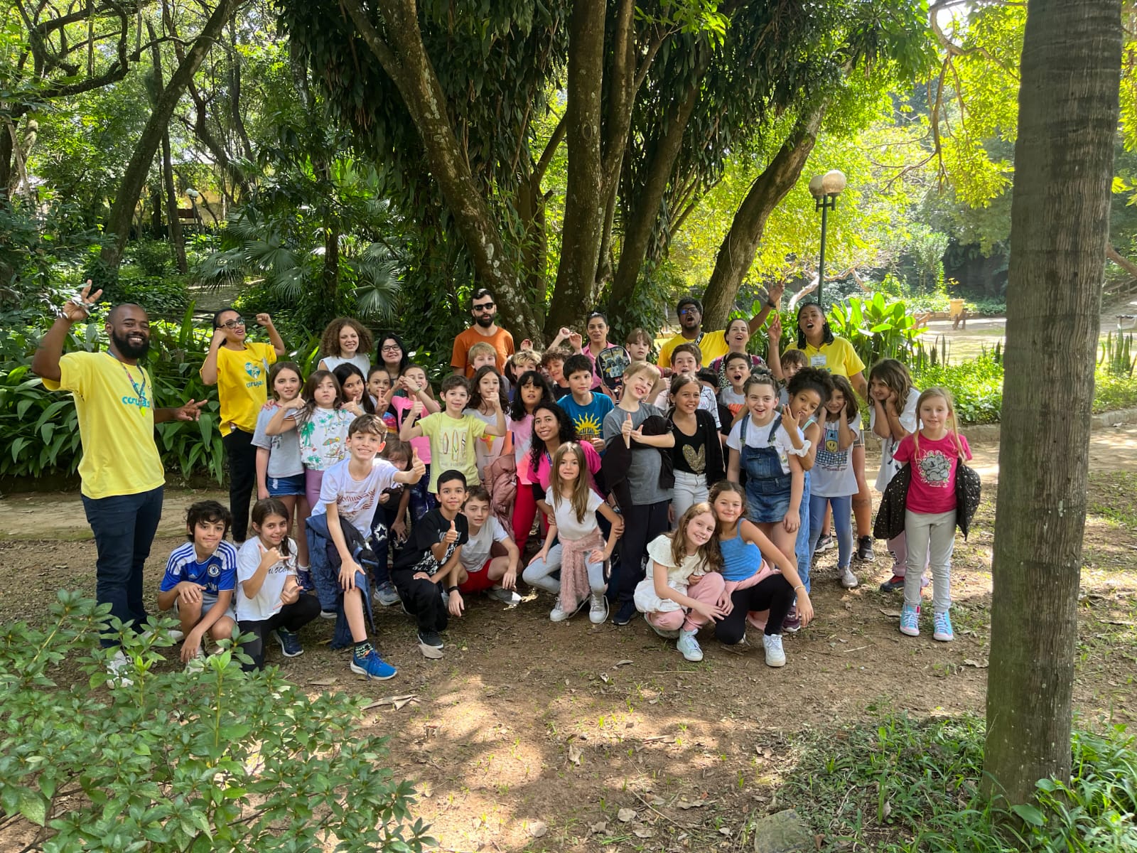Alunos em atividade pedagógica no acampamento
