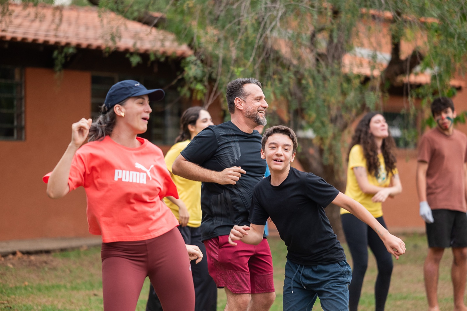 Família em atividade ao ar livre no Corujas