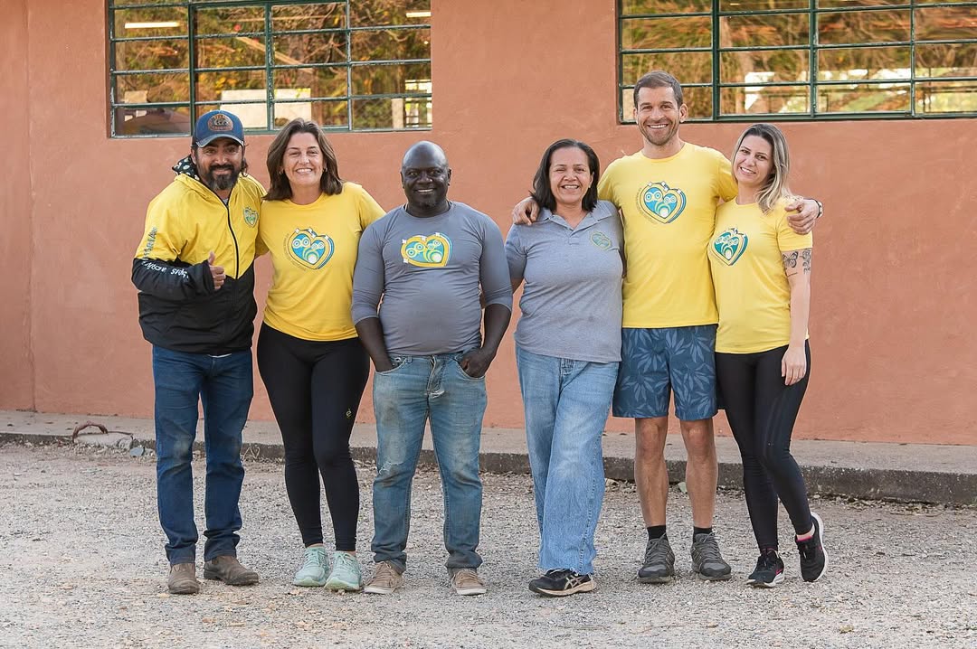 Time do Corujas abraçados
